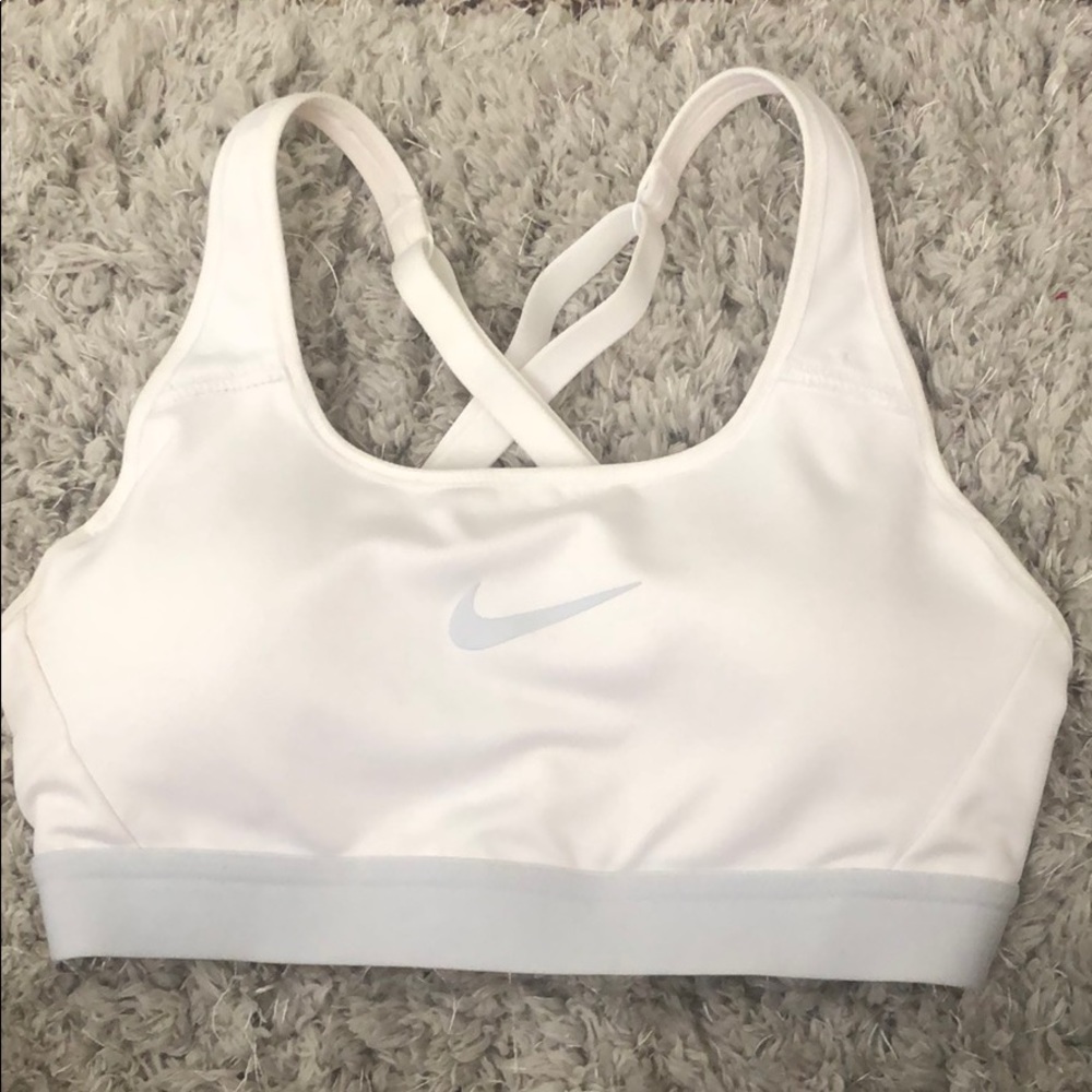 Nike swoosh medium support sport bra